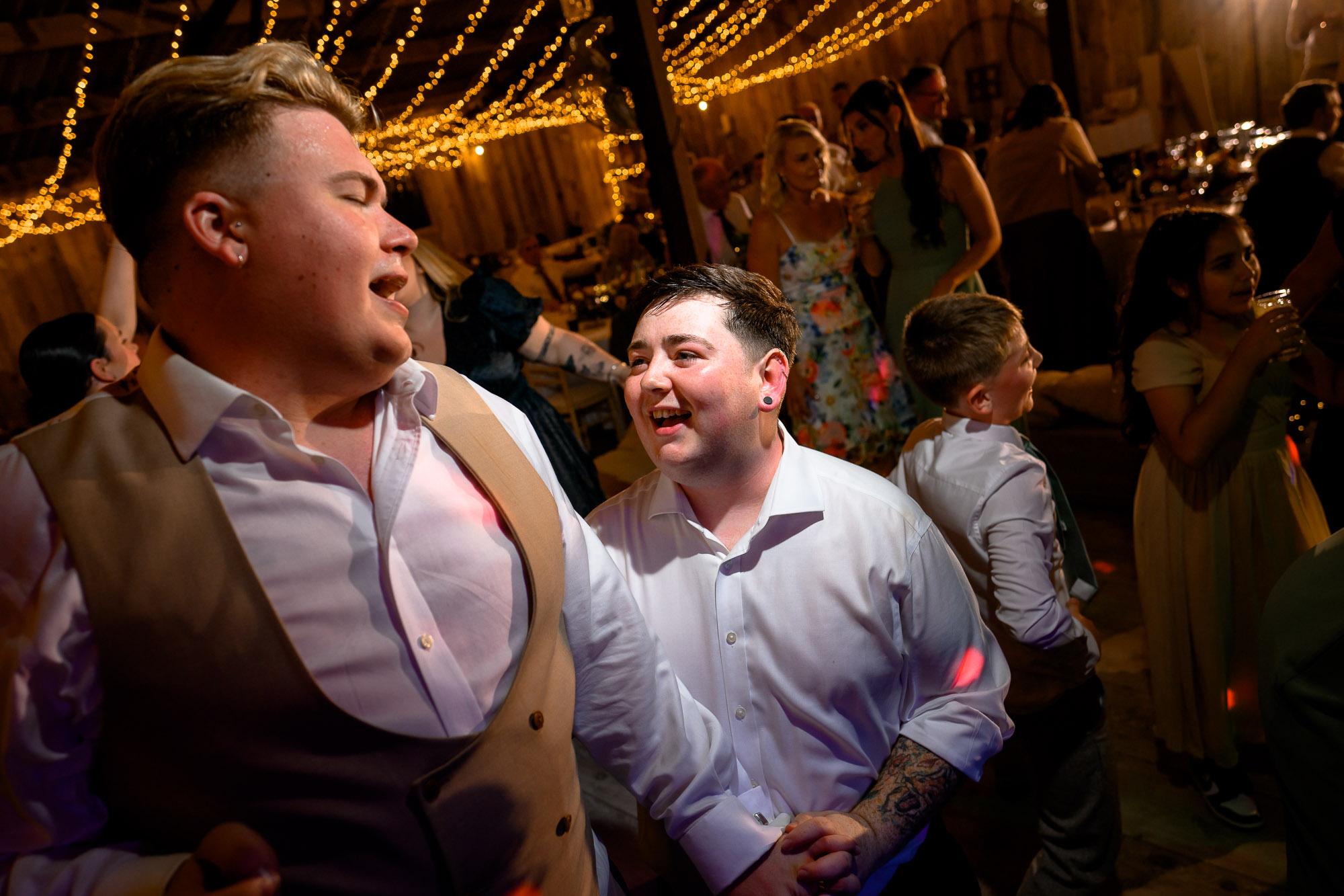 Alcumlow-Wedding-Barn-Photographer-5528