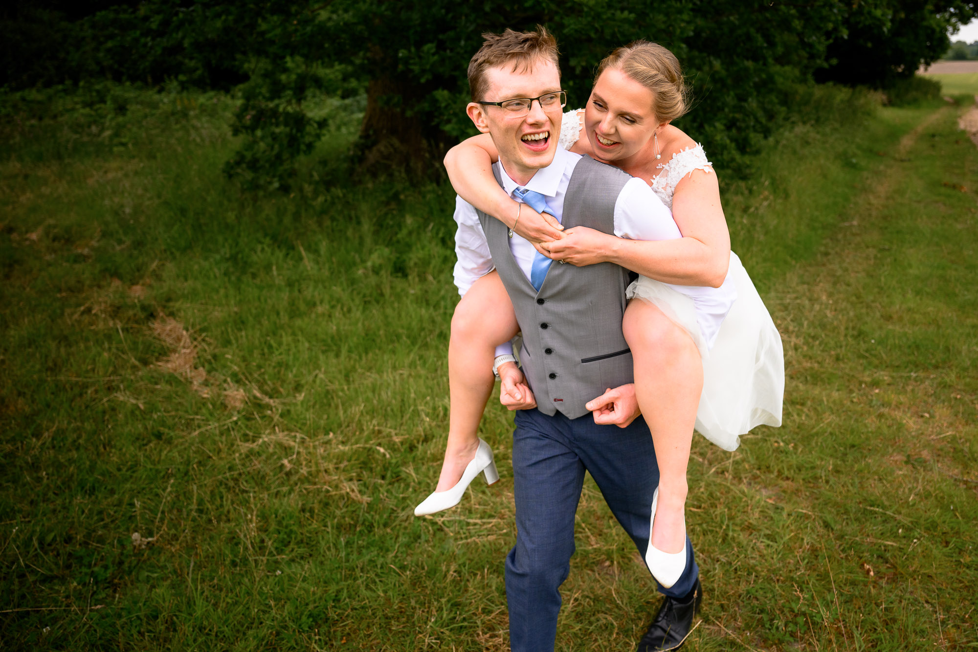 -Cowshed-woodhall-farm-wedding-photographer-5609